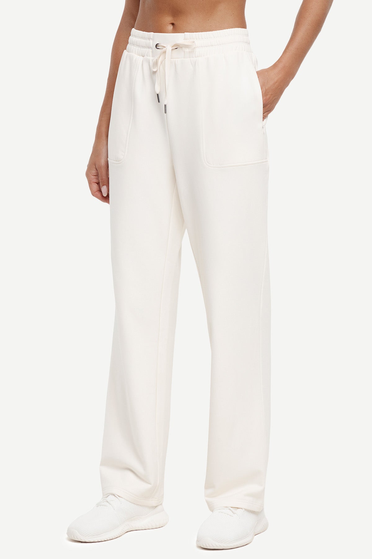 Mia Pant – Marika