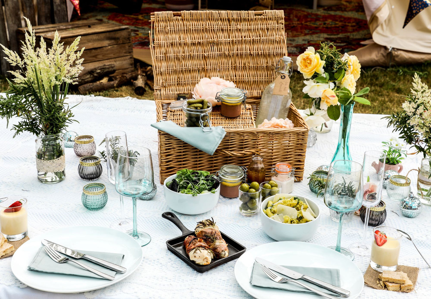 Al Fresco Dining: Tips and Recipes for Memorable Outdoor Summer Entertaining