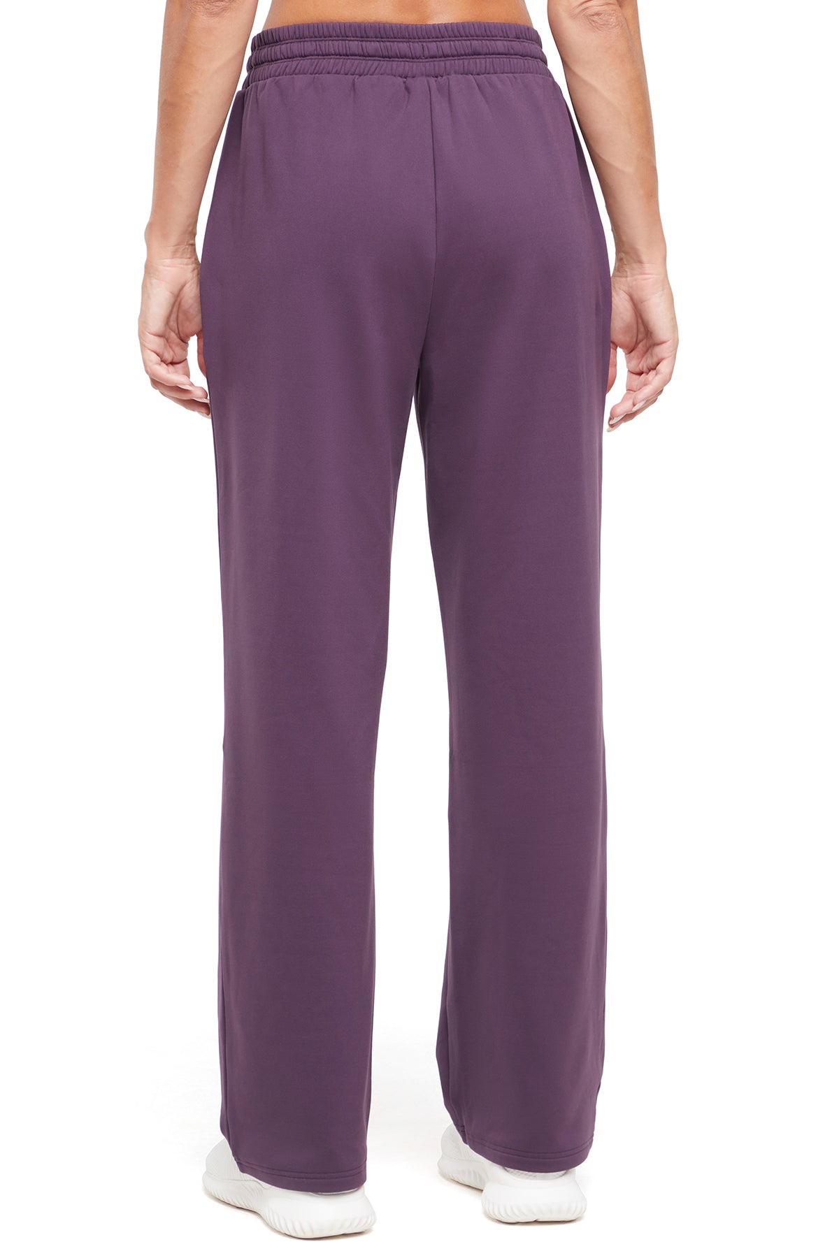 Mia Pant – Marika