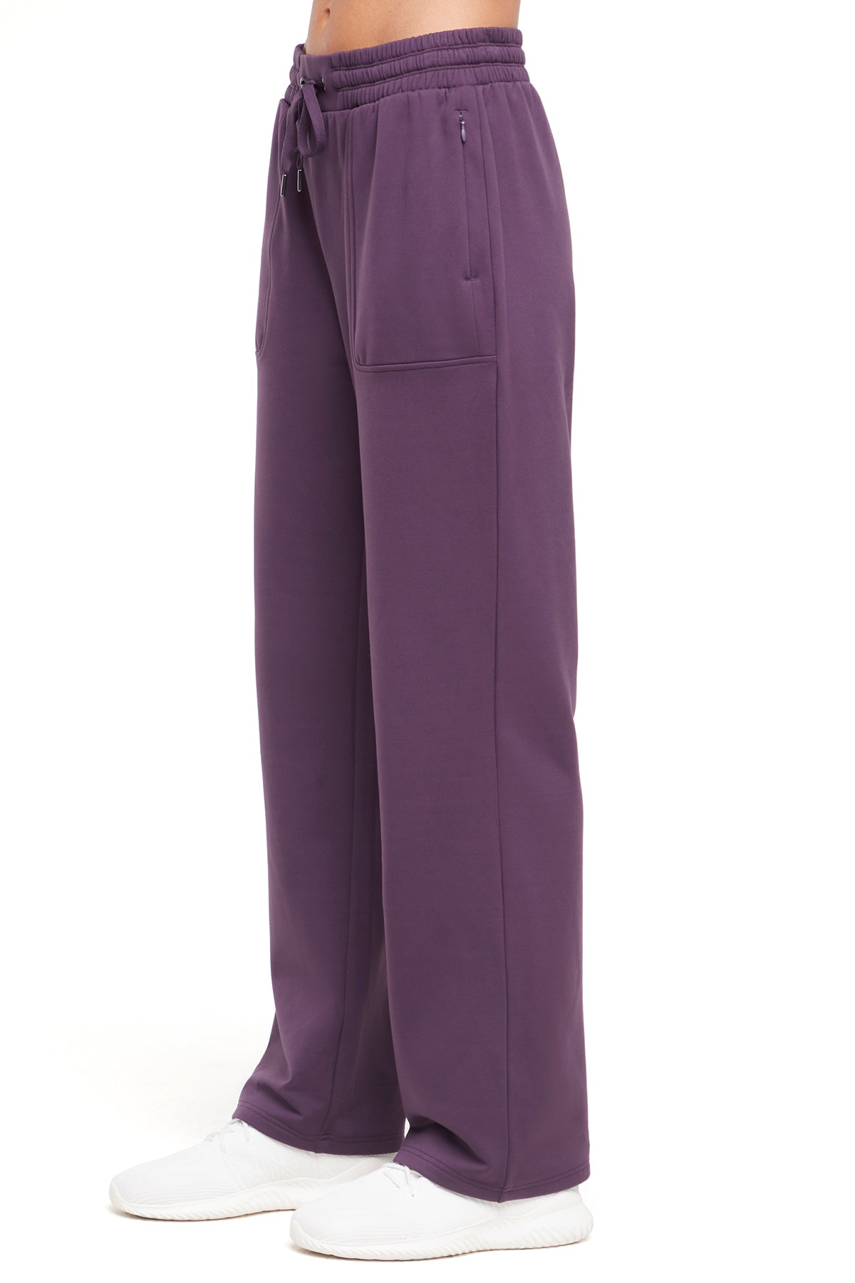 Mia Pant – Marika
